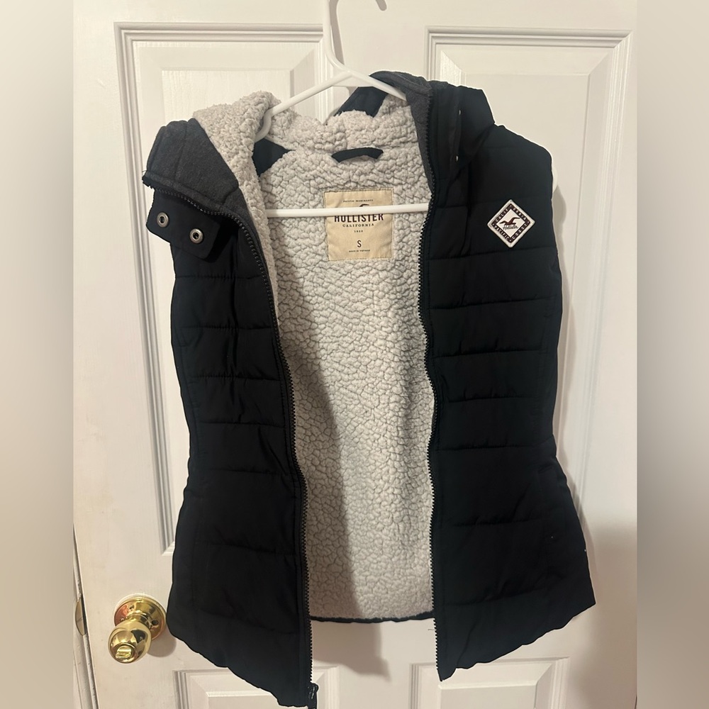 Hollister Black Quilted Vest with Soft Lining